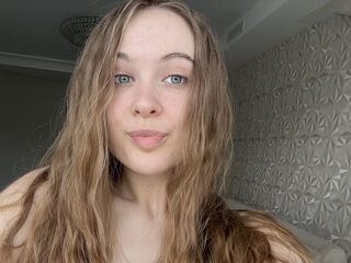live webcam performer AlbertaClem