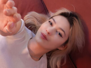 naked girl with webcam masturbating with dildo AlysiaBennet