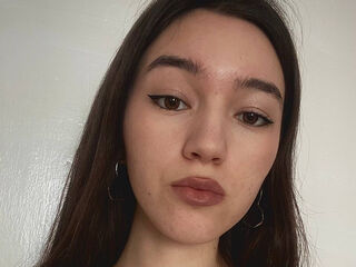 camslut showing tits DayleShibuya