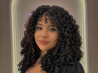 naked girl with webcam masturbating with vibrator EmilyJey