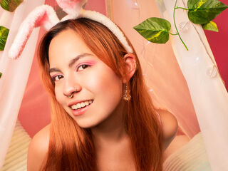 camgirl spreading pussy EmmaMonnet