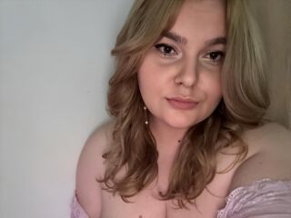 camslut showing pussy MeganDarcy