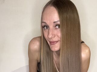 camslut MonaLika