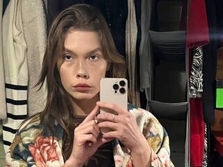 camslut topless RubyRedkis