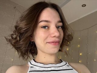 naked camgirl masturbating with vibrator GenovevaGraubard