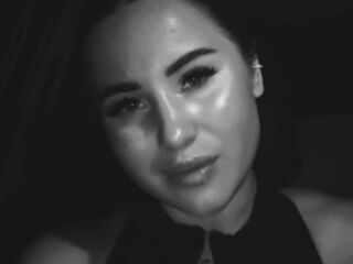 hot cam girl fingering shaved pussy AliceFluffy