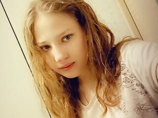 camgirl showing tits AmandaMini