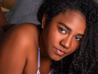 mastubating web cam girl AmaraRuiiz