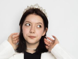 naughty cam girl fingering pussy ArielleTewell