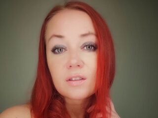 camgirl playing with dildo BarbieMuscle