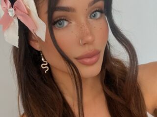 cam girl masturbating with vibrator BellaSophiaSky