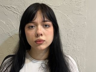 naughty cam girl fingering shaved pussy BillieMilash