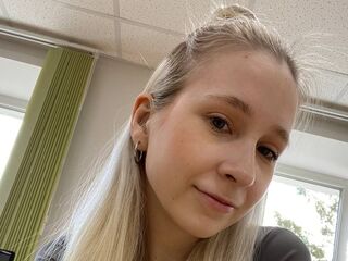 girl showing tits BrittleDorget