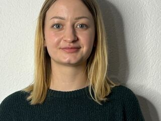 hot cam girl masturbating with dildo CarmeliaRihner