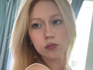 camgirl fingering bald pussy CeciliaWhithrock