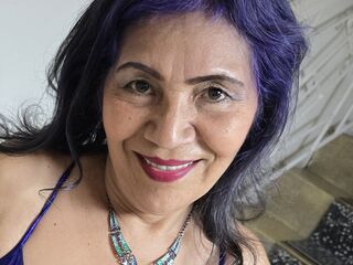 masturbating webcamgirl CelesteBarners