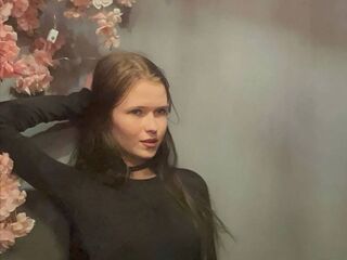 camgirl fingering shaved pussy CharisseChappel