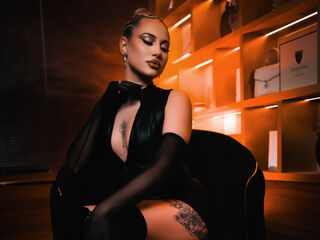 cam girl masturbating with vibrator ChloeGracey