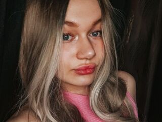 cam girl playing with vibrator CirillaAkerman