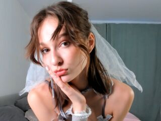 camgirl live ClementinaDrouin