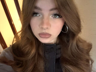 sex webcam chatroom CrystalReed