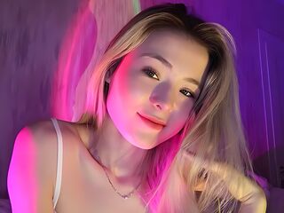 cam girl playing with vibrator DarelBawden