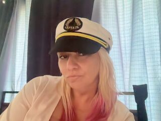 live cam girl picture DjLilPuffster