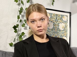 fingering girl webcam picture DonellaAndra