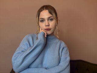 cam girl masturbating with dildo EdytCleeton