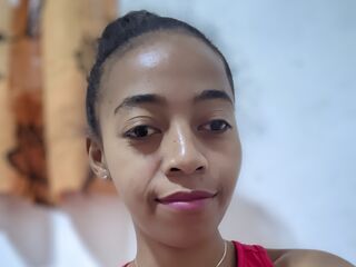masturbating webcamgirl ElodieRazafi