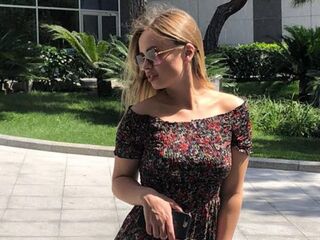 cam whore EmileeBeyale