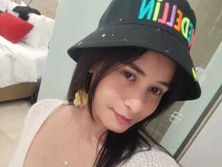 camwhore fingering shaved pussy EmyRein