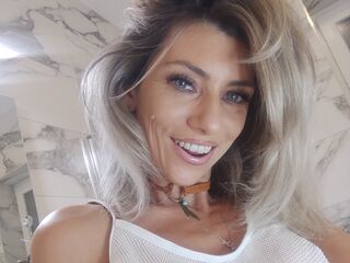 camgirl masturbating with vibrator EvyScarlet