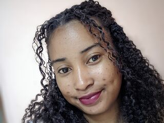 hot webcam slut FarasoaMariela