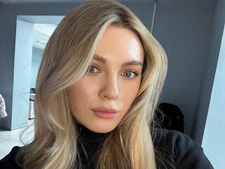 mastubating web cam girl GladysAgard
