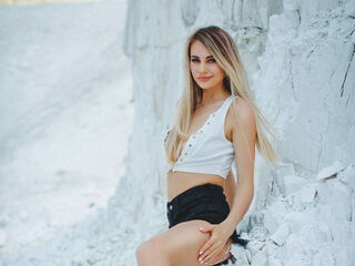 camslut topless HannaMo