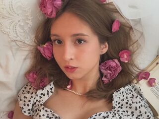 nude gamgirl IlanaThoen
