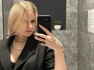 naughty camgirl photo JenaeMcquillen