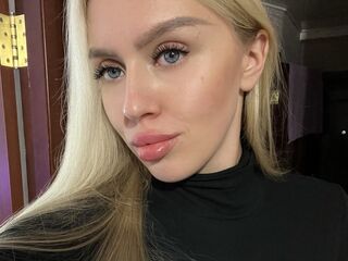 camgirl fingering shaved pussy JudiJadore