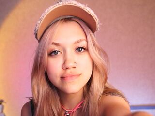 camgirl masturbating with dildo KiraSardewys