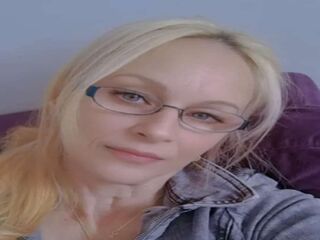 camslut fingering shaved pussy LadyAzura
