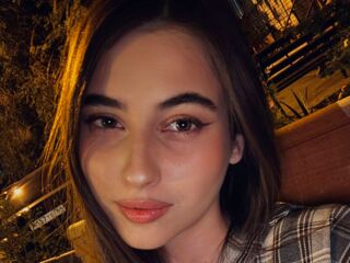 girl chat LeiaFrost