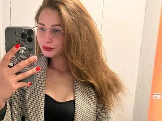 camgirl playing with vibrator LillieMann
