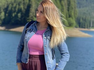 beautiful cam girl LovelyMaia