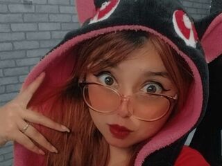 naughty camgirl fingering shaved pussy LuisaFerreira