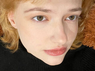 camslut showing tits LunaBeans