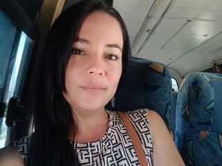 topless cam girl LunaBejarano