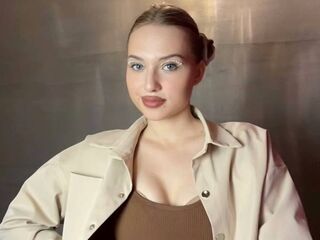 cam girl masturbating with vibrator LynHerlan