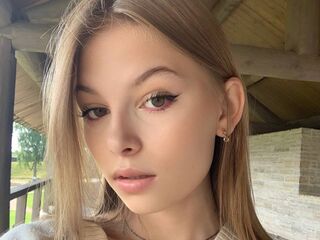 hot striptease cam MaidaKirakosyan