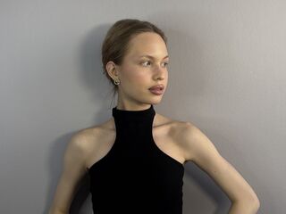 beautiful cam girl MalliaLucioni